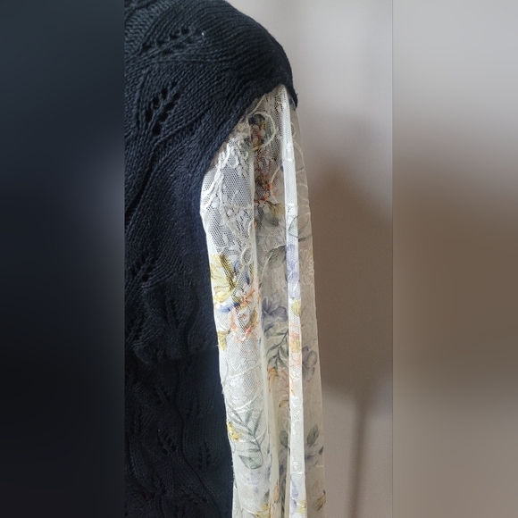 POL Mixed Media Floral Sleeve Black  Top. Size S. NWOT - Picture 7 of 8